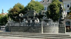 Der Lindwurmbrunnen in Klagenfurt