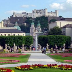 Hohensalzburg mit dem Mirabellgarten im Vordergrund